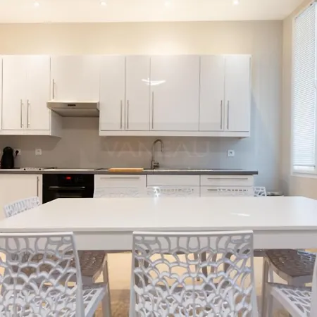 Duplex In The Banane By Vaneau *